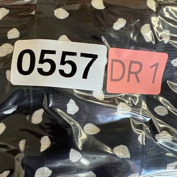 Women's ARGENTI BOUTIQUE blouse print point top black & white casual button 10. - Picture 9 of 10